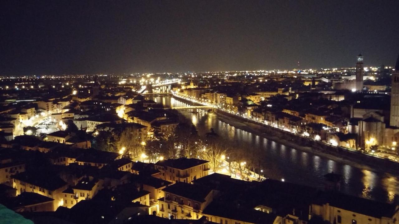 Lovely Casa Paola Villlafranca Centro Zimmer Rooms ヴィッラフランカ・ディ・ヴェローナ エクステリア 写真