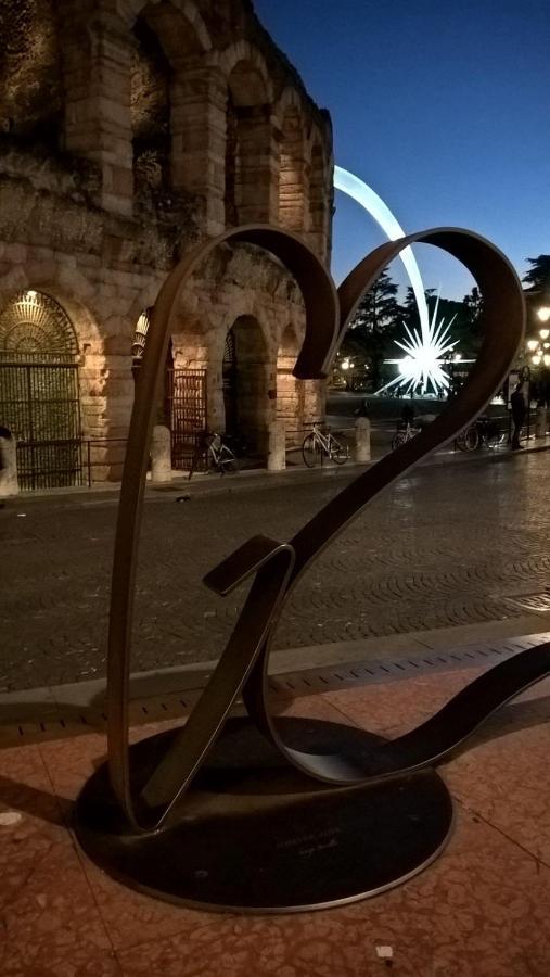 Lovely Casa Paola Villlafranca Centro Zimmer Rooms ヴィッラフランカ・ディ・ヴェローナ エクステリア 写真