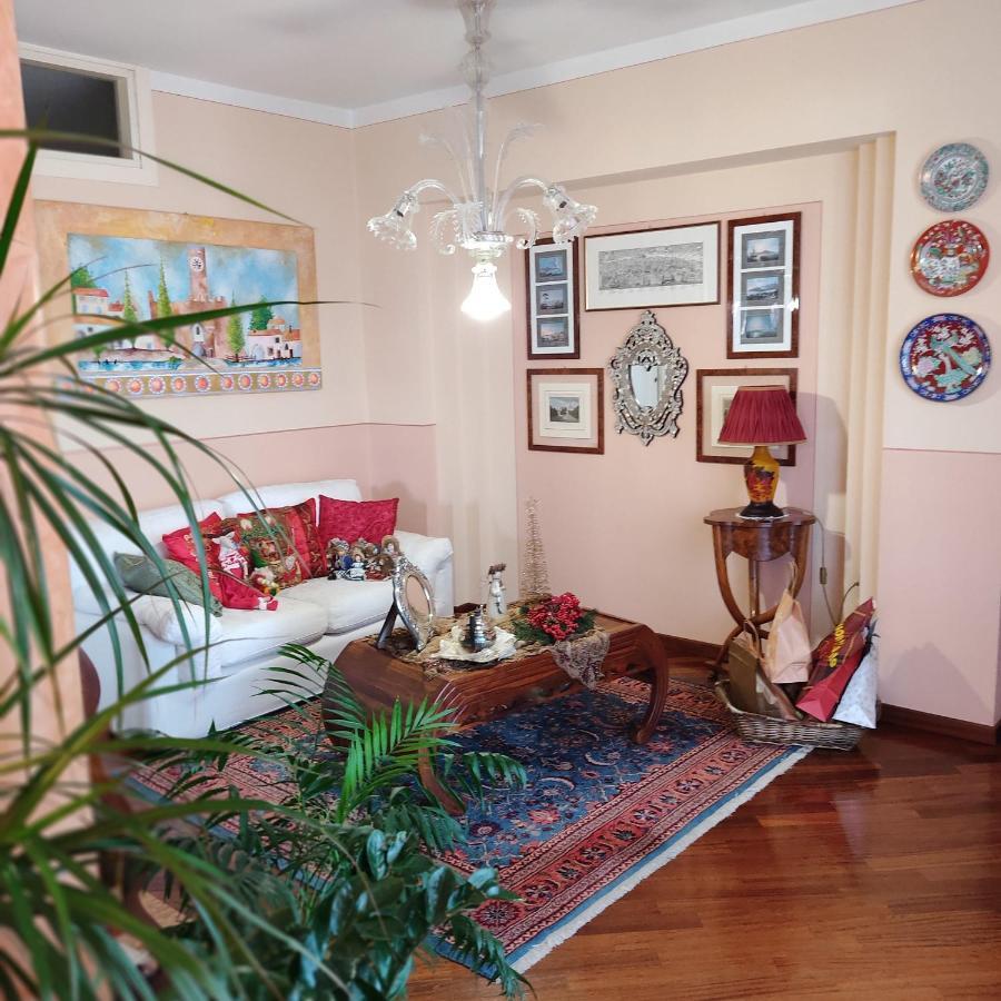 Lovely Casa Paola Villlafranca Centro Zimmer Rooms ヴィッラフランカ・ディ・ヴェローナ エクステリア 写真
