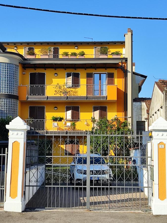 Lovely Casa Paola Villlafranca Centro Zimmer Rooms ヴィッラフランカ・ディ・ヴェローナ エクステリア 写真