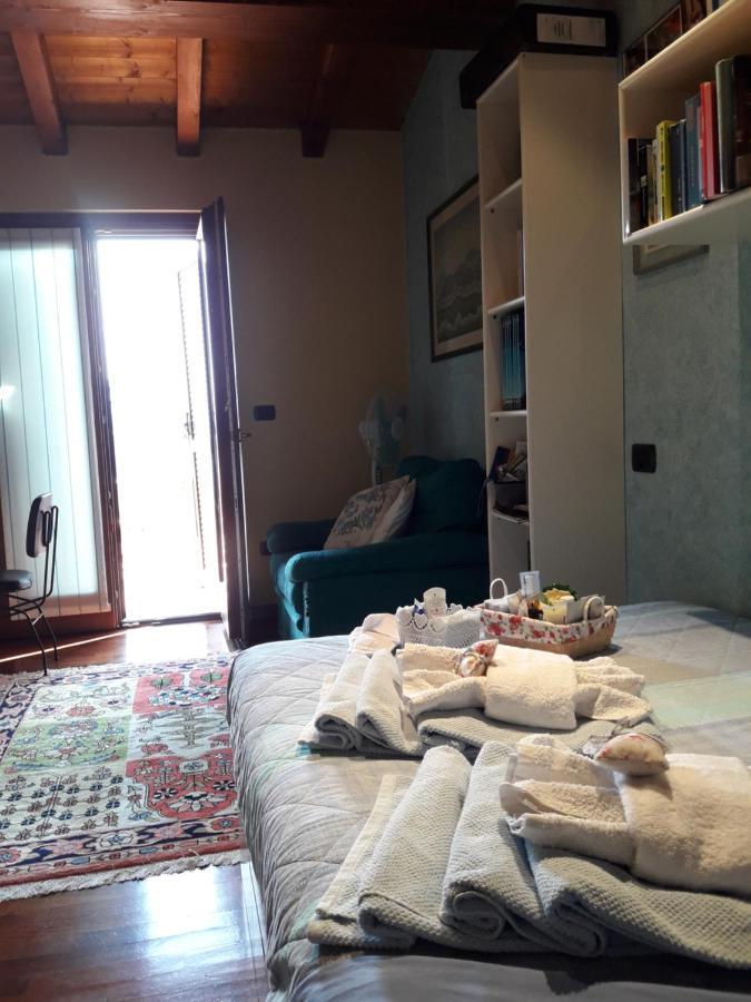 Lovely Casa Paola Villlafranca Centro Zimmer Rooms ヴィッラフランカ・ディ・ヴェローナ エクステリア 写真